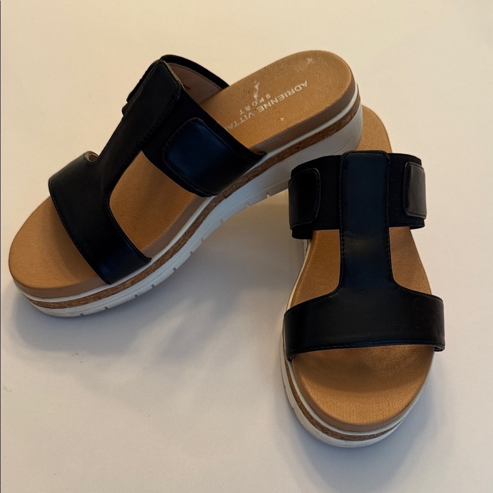 Adrienne Vittadini Black and Tan Women's Wedge Sandals Size 7.5